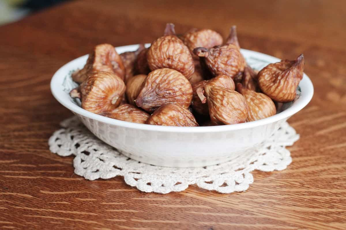  Dried Figs in Turkey; Sundried Summer Fruits 2 Types Yellow Black Contain Iron 