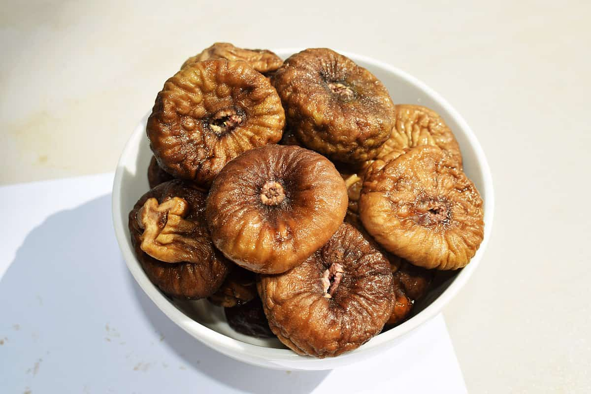  Dried Figs in Turkey; Sundried Summer Fruits 2 Types Yellow Black Contain Iron 